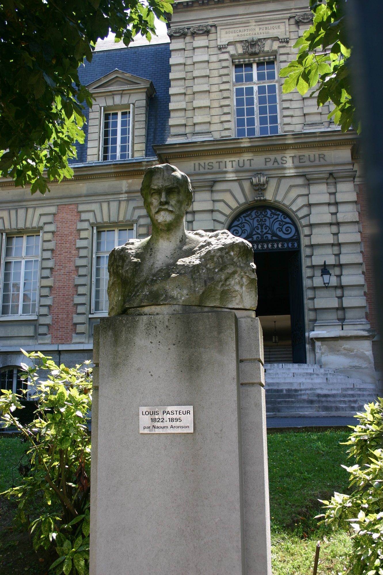 Louis Pasteur's bust, Institut Pasteur, Paris - 01.JPG
